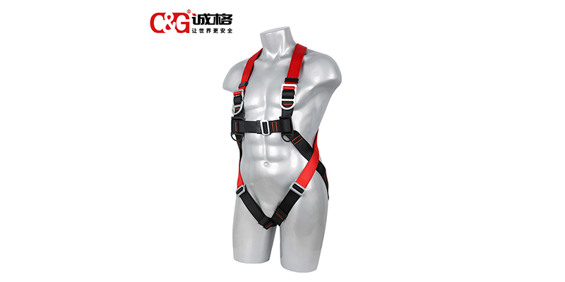 五點(diǎn)式雙掛鉤安全帶的標(biāo)準(zhǔn)及應(yīng)用