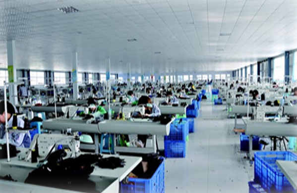 上海誠(chéng)格為車間員工“送來(lái)清涼”